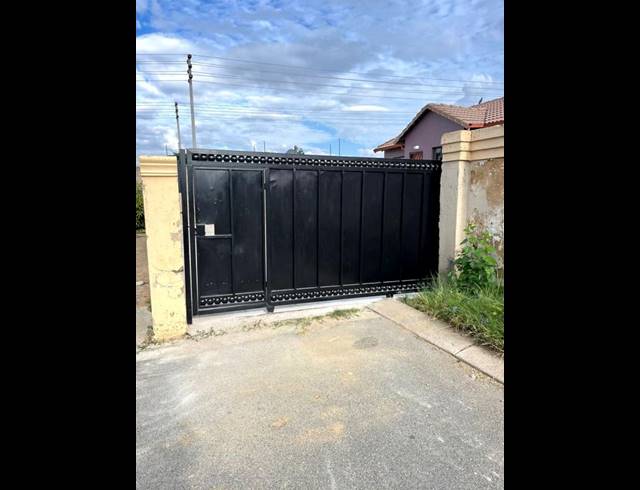 3 BEDROOM HOUSE FOR SALE IN BLOUBOSRAND